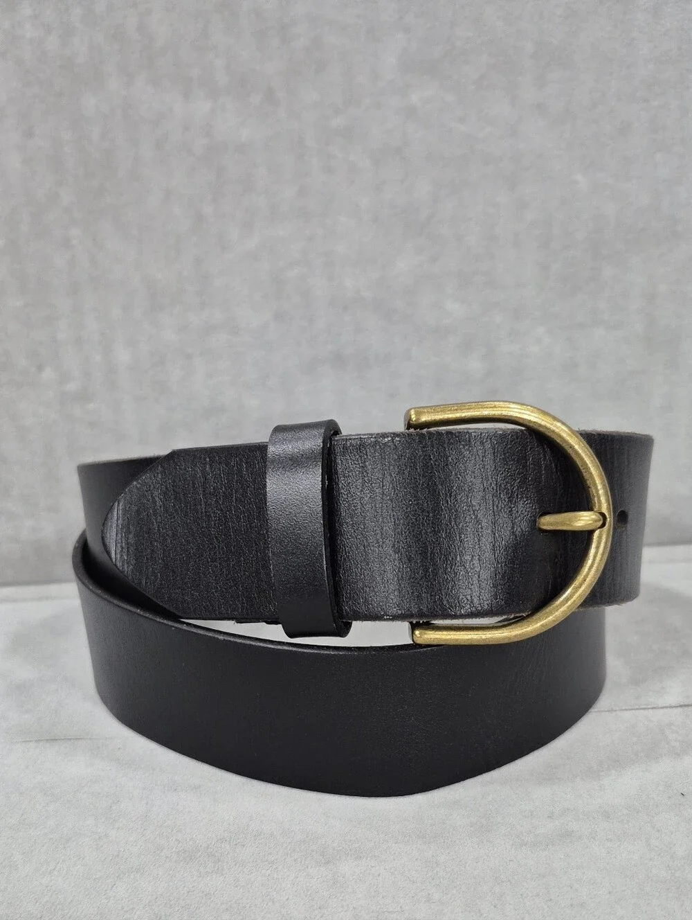 American Eagle Outfitters belt women's small black leather brass buckle